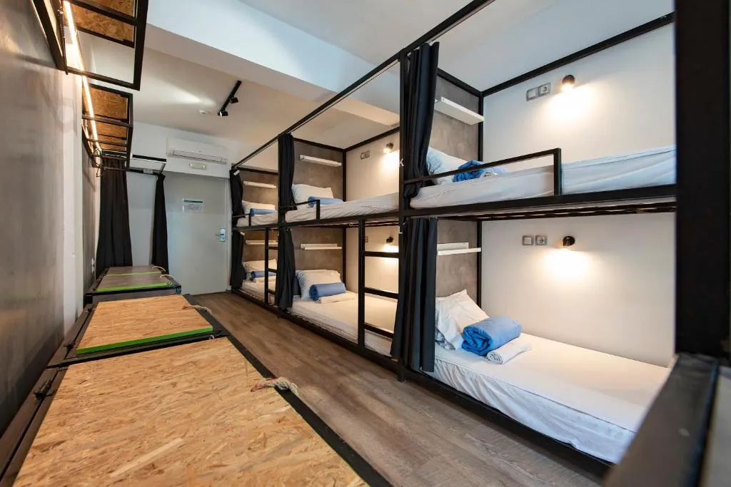 BEDBOX Hostel